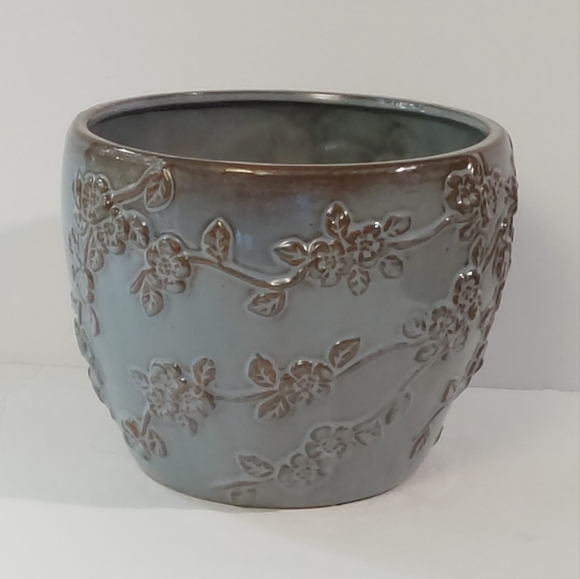 JAPANESE VASE Porcelain / 6" H x 7" W - Picture 3 of 6